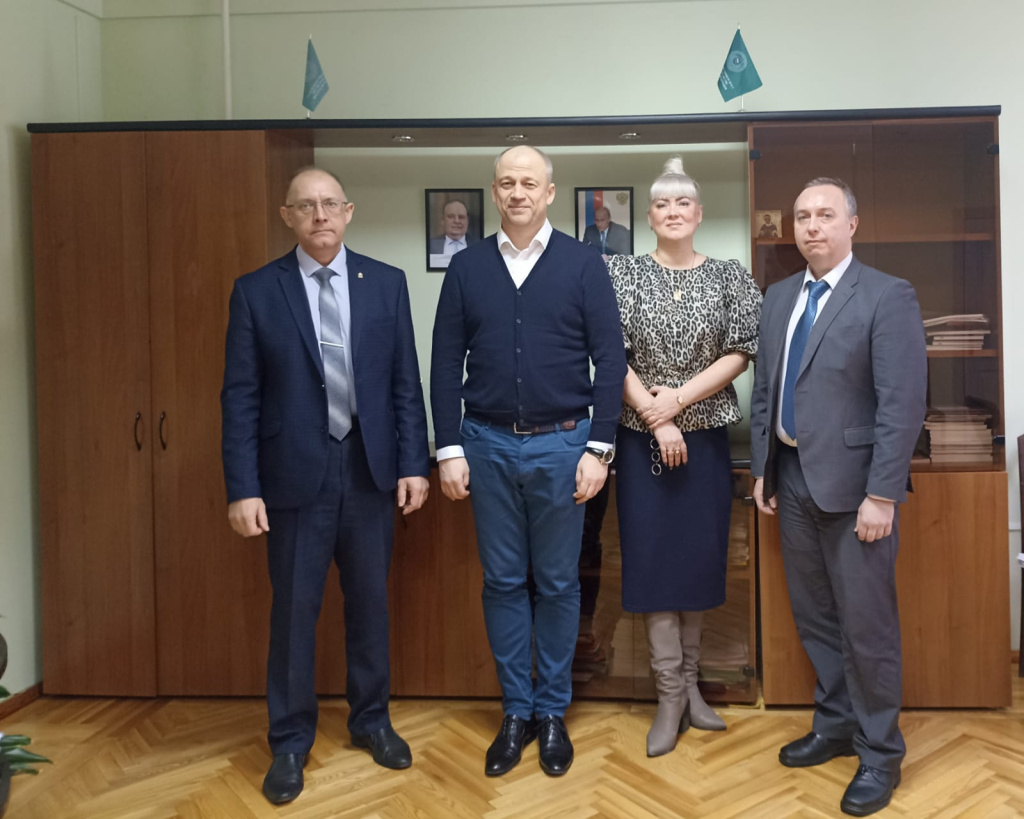 vstrecha-s-predsedatelem-pravleniya-banka-kuzneckij.jpg